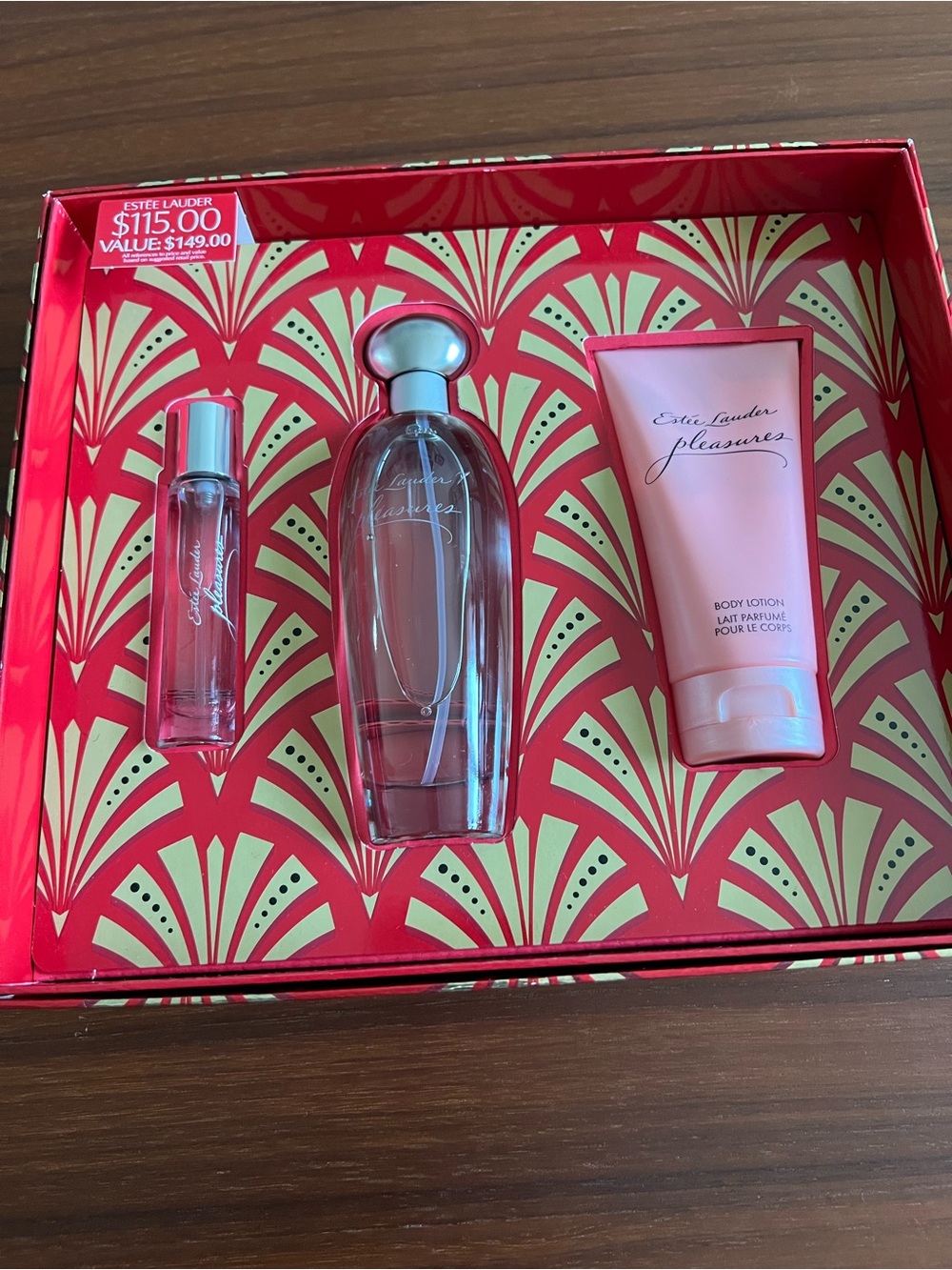 Estee Lauder Pleasures Set - Pink and Red Gift Trio - Picture 2 of 5